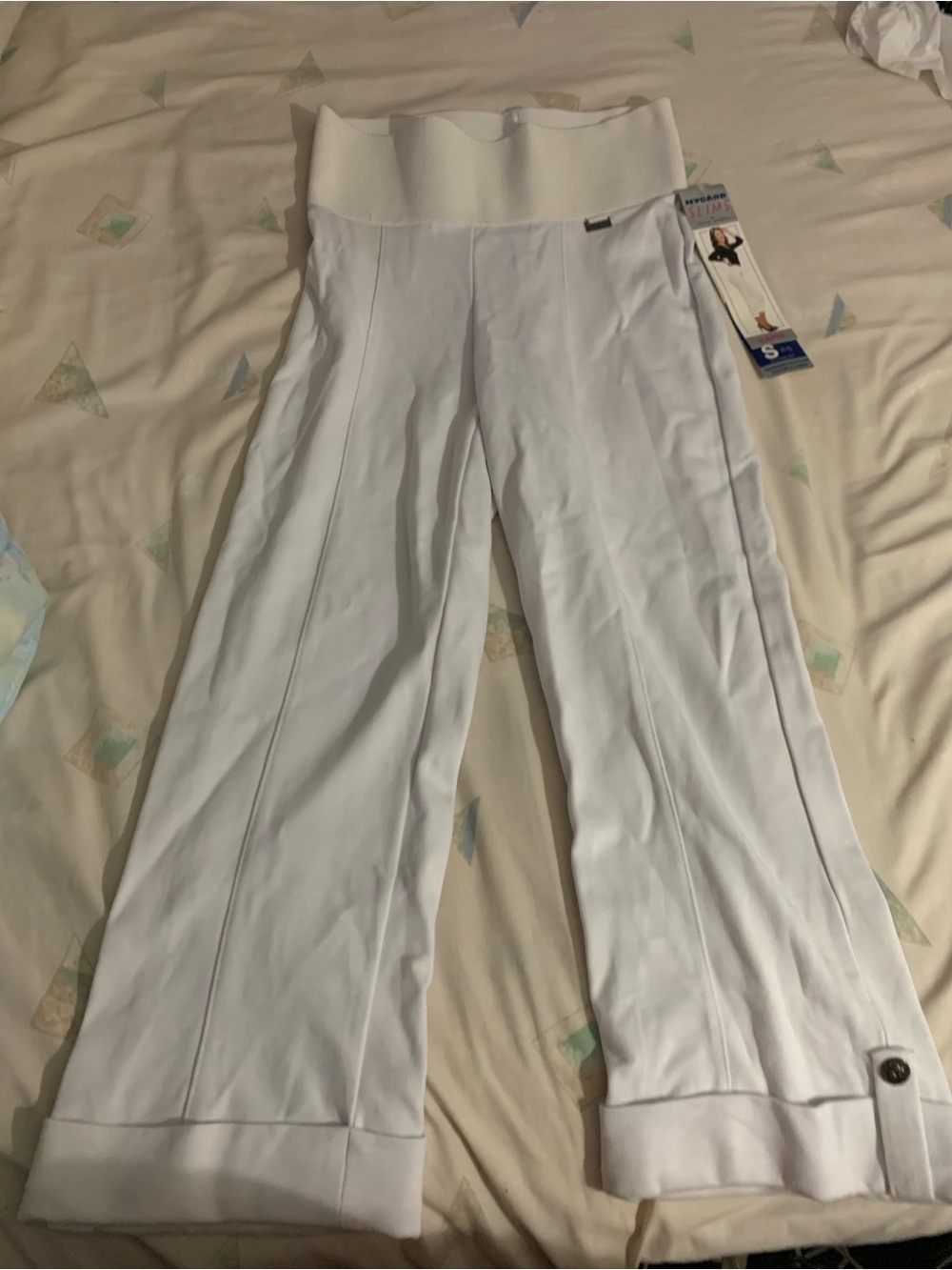 Peter Nygard White Capri Pants with Fashion Waistband